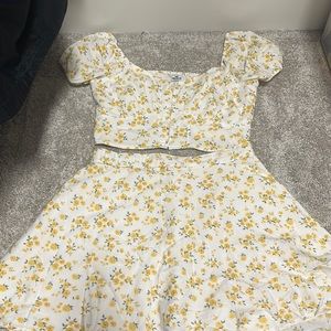 Women’s Medium top and bottom set Hollister floral white.